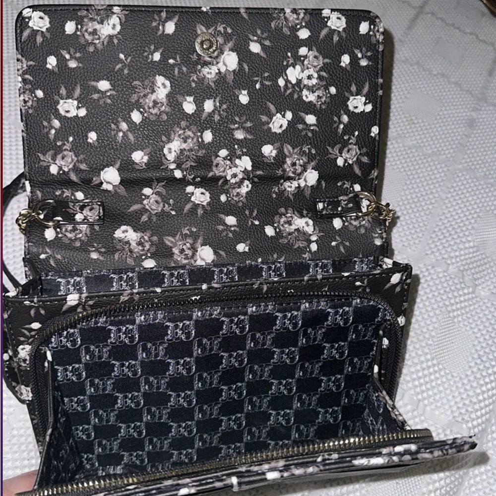 Betsy Johnson crossbody bag - Picture 3 of 5